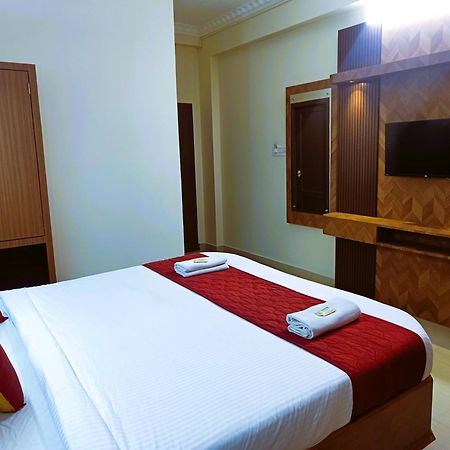 Hotel Jeyam Komoryn Zewnętrze zdjęcie