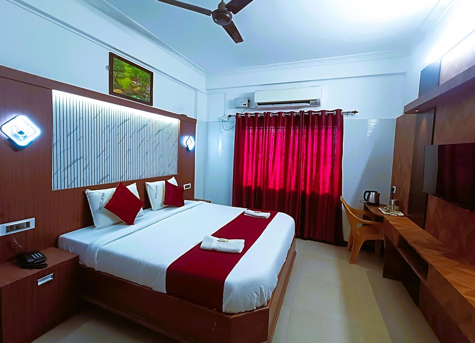 Hotel Jeyam Komoryn Zewnętrze zdjęcie
