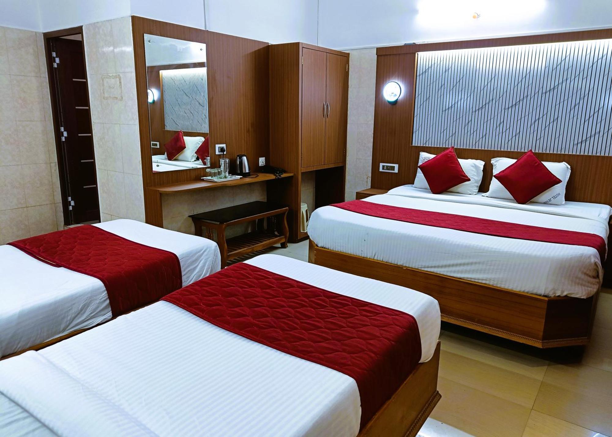 Hotel Jeyam Komoryn Zewnętrze zdjęcie